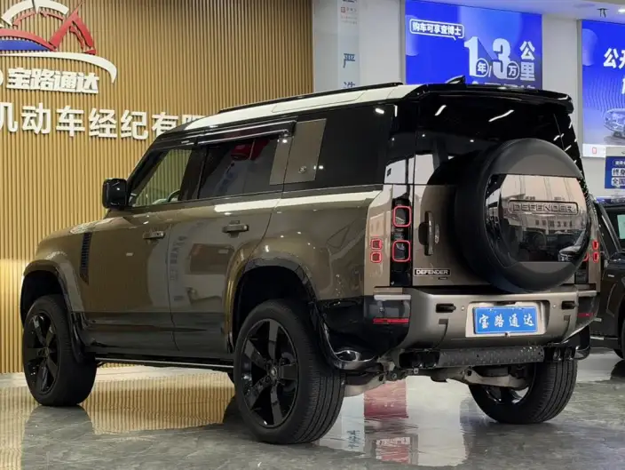 Land Rover Defender 2021 Model 110 P400 X-Dynamic HSE – фото 4