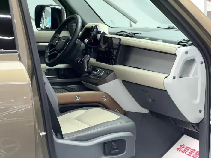 Land Rover Defender 2021 Model 110 P400 X-Dynamic HSE – фото 12