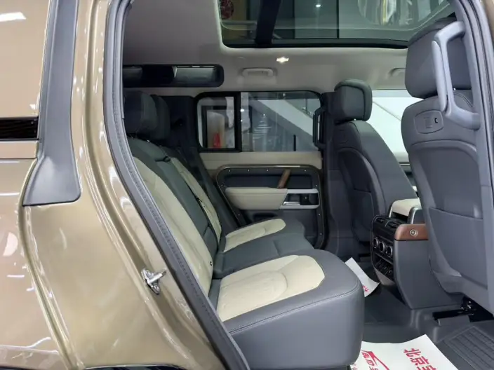 Land Rover Defender 2021 Model 110 P400 X-Dynamic HSE – фото 16