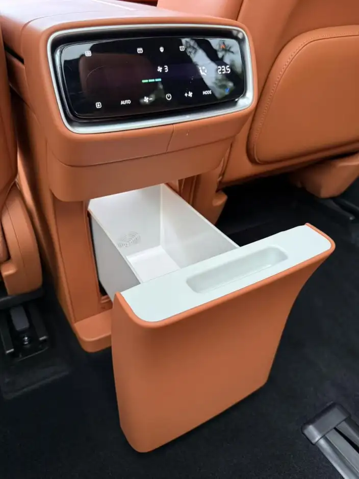 Aito M9 2024 Model Extended Range Ultra VI seat Edition – фото 9