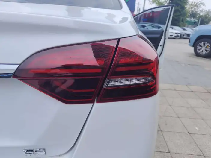 Geely Emgrand 2020 Model 1.5L CVT Up Edition – фото 9