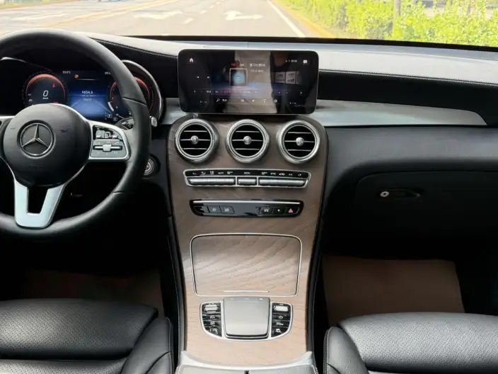 Mercedes-Benz GLC 2020 Model GLC 260 L 4MATIC Luxury Model – фото 8