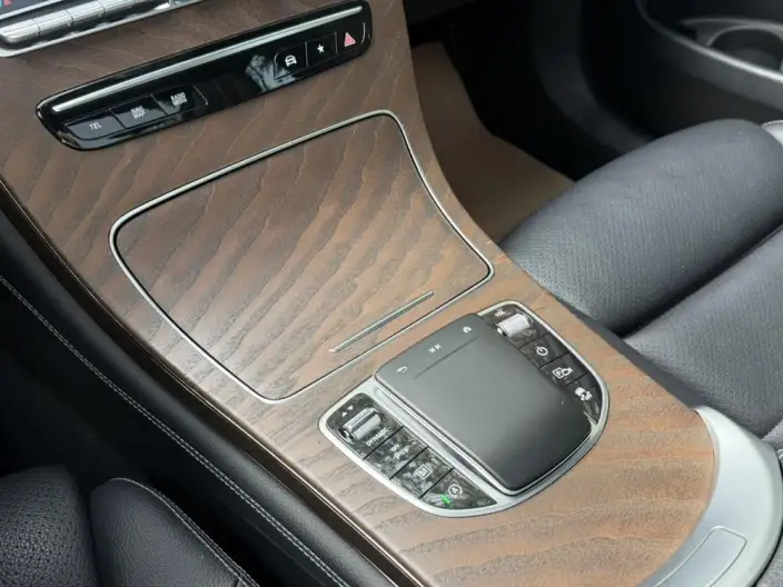 Mercedes-Benz GLC 2020 Model GLC 260 L 4MATIC Luxury Model – фото 11