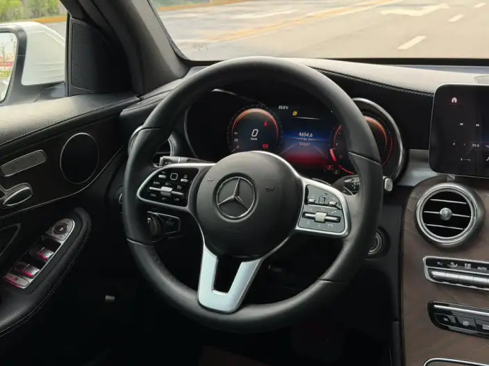 Mercedes-Benz GLC 2020 Model GLC 260 L 4MATIC Luxury Model – фото 15