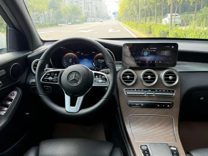 Mercedes-Benz GLC 2020 Model GLC 260 L 4MATIC Luxury Model – фото 16