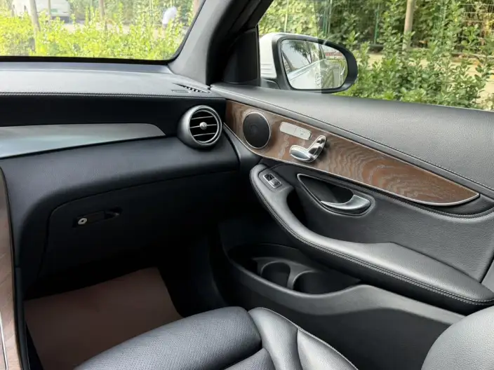 Mercedes-Benz GLC 2020 Model GLC 260 L 4MATIC Luxury Model – фото 17