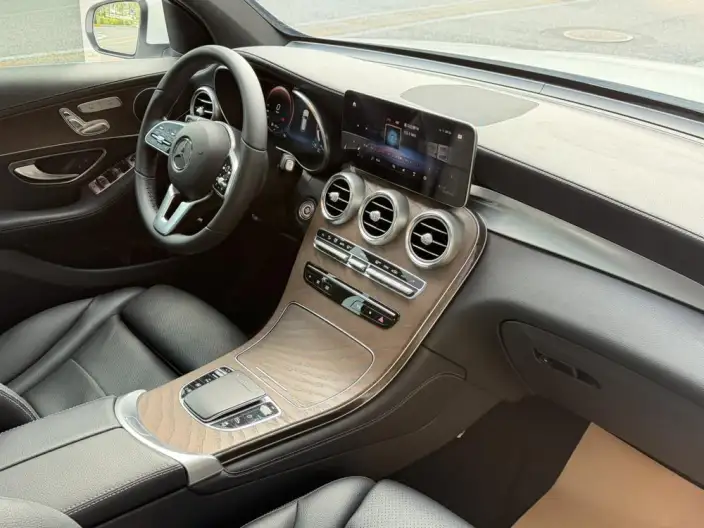 Mercedes-Benz GLC 2020 Model GLC 260 L 4MATIC Luxury Model – фото 18