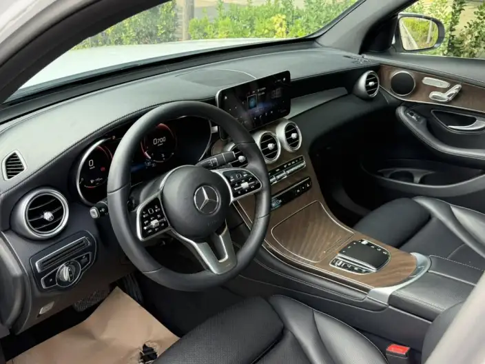 Mercedes-Benz GLC 2020 Model GLC 260 L 4MATIC Luxury Model – фото 19