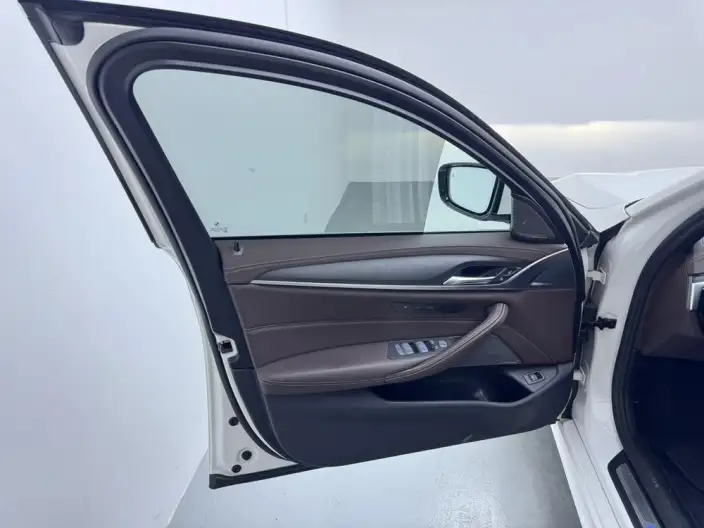 BMW 5 Series 2023 Model 530Li Exclusive Model M Sports Set – фото 22