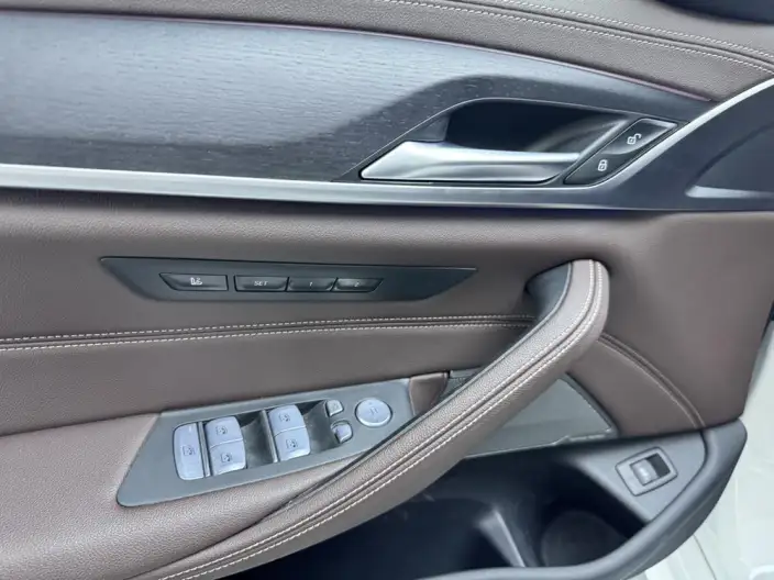 BMW 5 Series 2023 Model 530Li Exclusive Model M Sports Set – фото 23