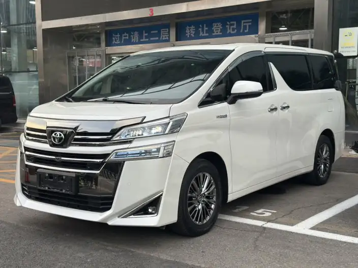 Vellfire 2021 Model Toyota Crown Hybrid 2.5L HV Premium Edition – фото 1
