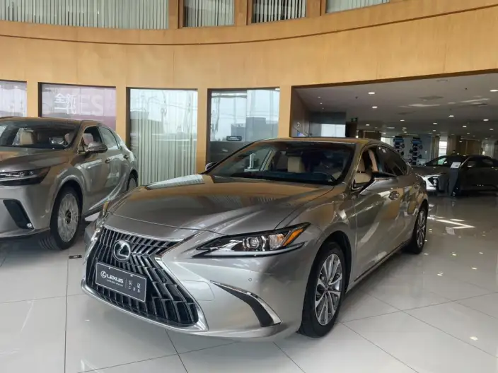 Lexus ES 2022 Model 300h Superior Edition – фото 1