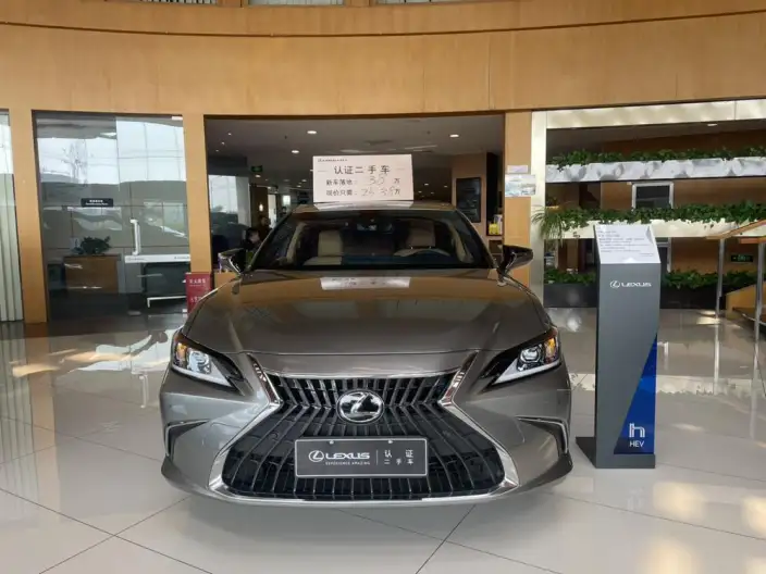 Lexus ES 2022 Model 300h Superior Edition – фото 2