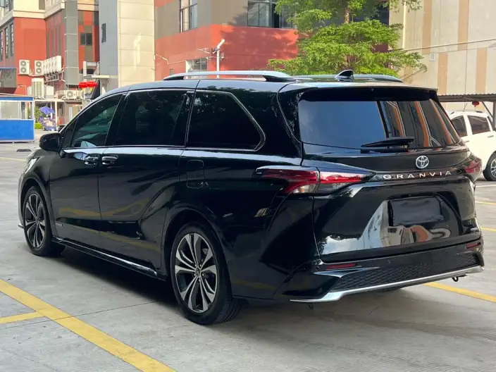 Granvia 2023 Model Intelligent Hybrid 2.5L Noble PLUS – фото 3