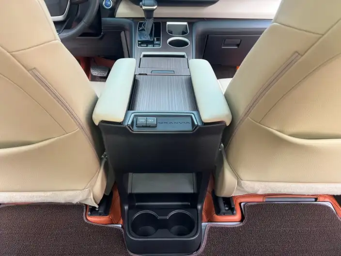 Granvia 2023 Model Intelligent Hybrid 2.5L Noble PLUS – фото 10