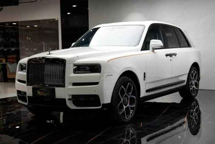 Cullinan 2020 Model Black Badge – фото 1