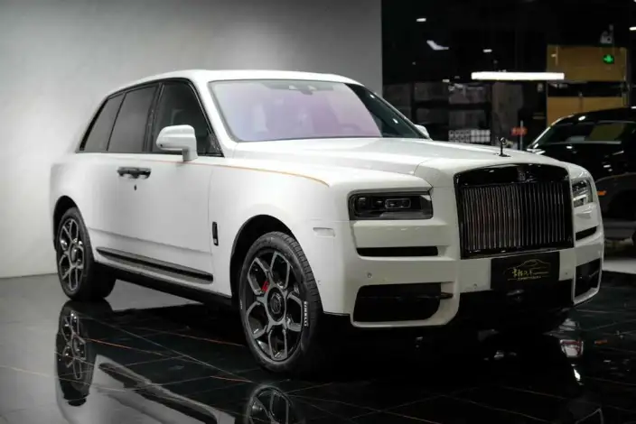 Cullinan 2020 Model Black Badge – фото 3