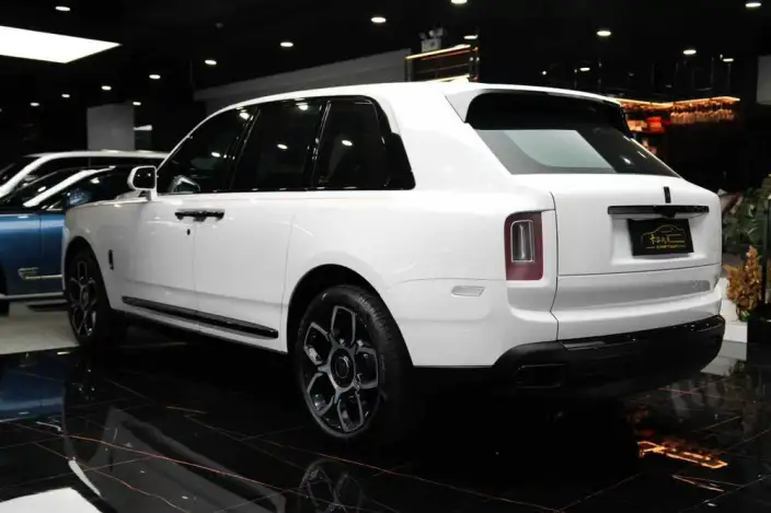 Cullinan 2020 Model Black Badge – фото 4