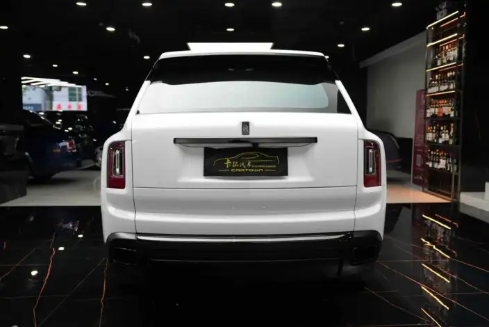 Cullinan 2020 Model Black Badge – фото 5