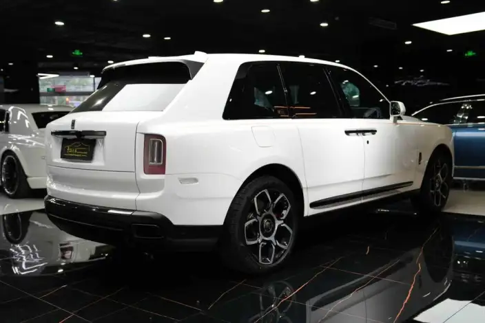Cullinan 2020 Model Black Badge – фото 6