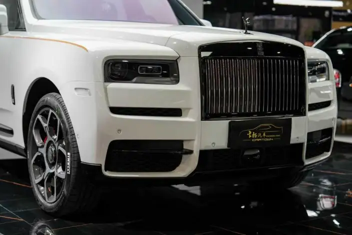 Cullinan 2020 Model Black Badge – фото 10