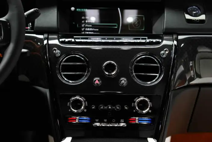 Cullinan 2020 Model Black Badge – фото 13