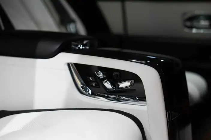 Cullinan 2020 Model Black Badge – фото 14