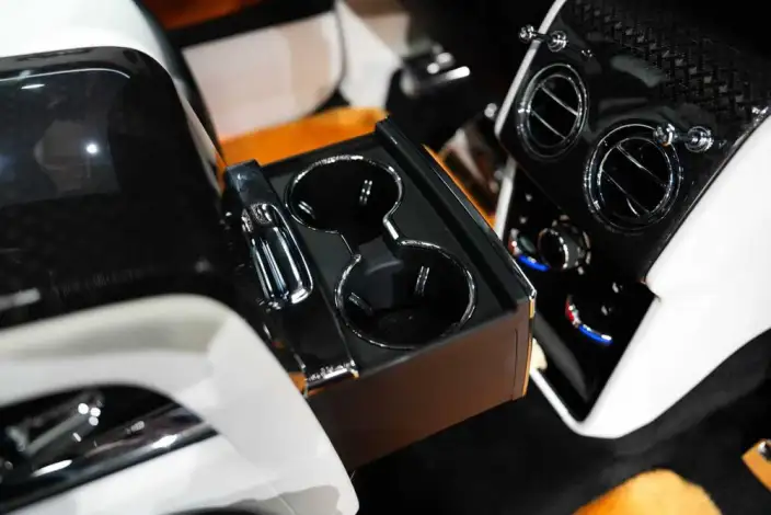 Cullinan 2020 Model Black Badge – фото 18