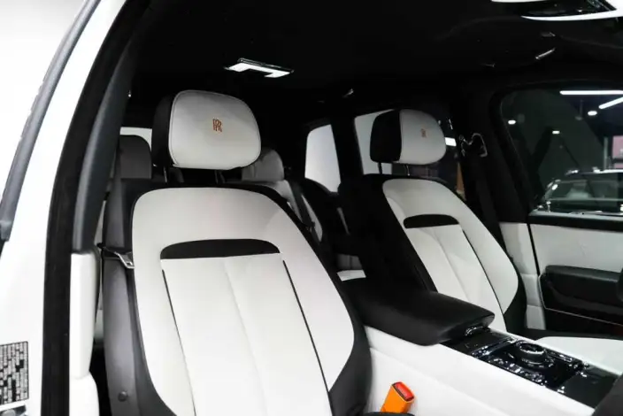 Cullinan 2020 Model Black Badge – фото 19
