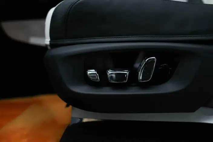 Cullinan 2020 Model Black Badge – фото 26