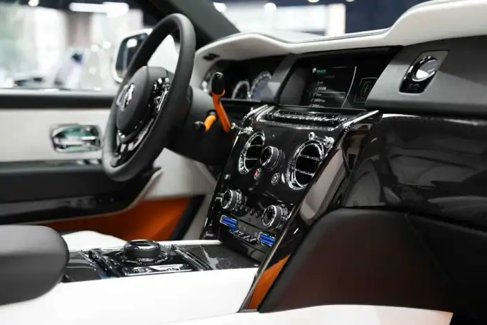 Cullinan 2020 Model Black Badge – фото 28