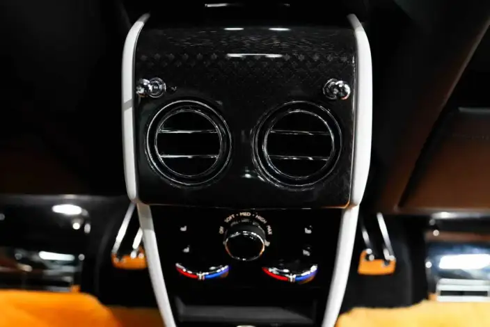 Cullinan 2020 Model Black Badge – фото 29