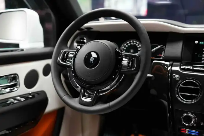 Cullinan 2020 Model Black Badge – фото 30