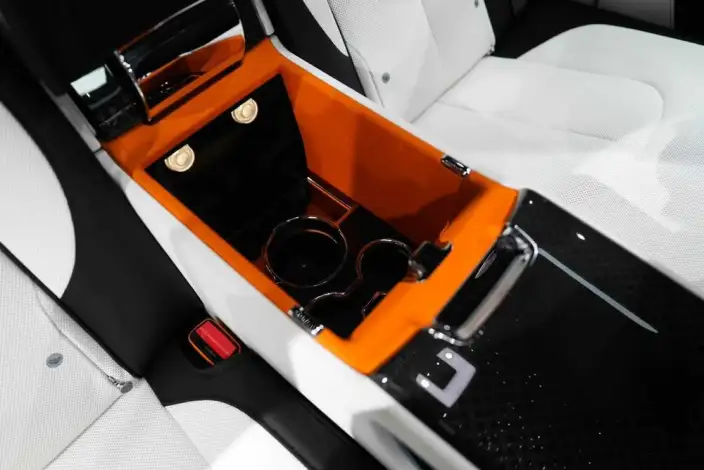 Cullinan 2020 Model Black Badge – фото 31