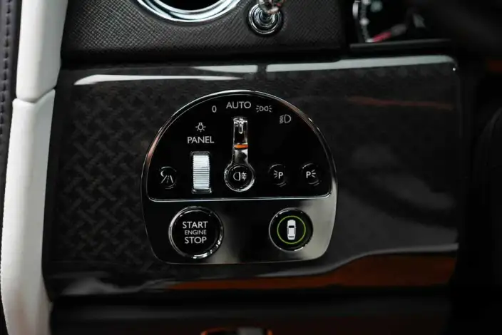 Cullinan 2020 Model Black Badge – фото 32