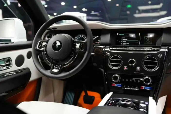 Cullinan 2020 Model Black Badge – фото 33
