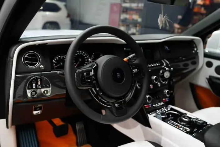 Cullinan 2020 Model Black Badge – фото 34