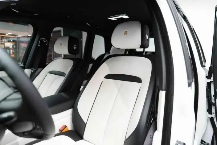 Cullinan 2020 Model Black Badge – фото 36