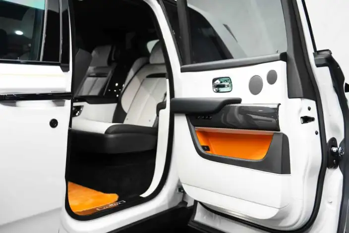 Cullinan 2020 Model Black Badge – фото 37