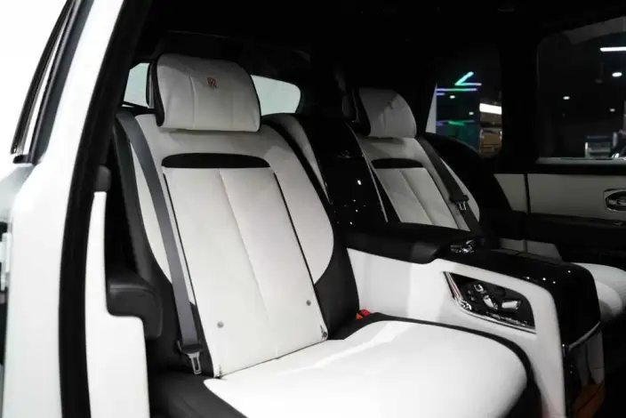 Cullinan 2020 Model Black Badge – фото 39