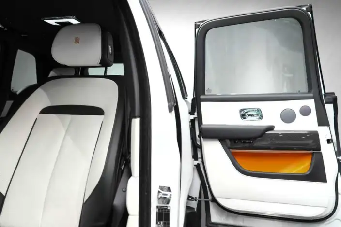 Cullinan 2020 Model Black Badge – фото 43
