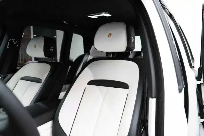 Cullinan 2020 Model Black Badge – фото 45