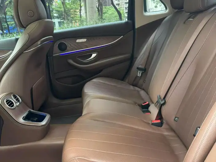 Mercedes-Benz E-Class 2023 Model E 260 L sedan – фото 9