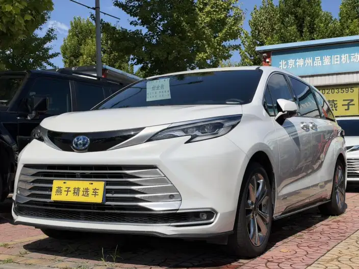 Toyota Sienna 2023 Model Facelift Hybrid 2.5L Platinum edition – фото 1