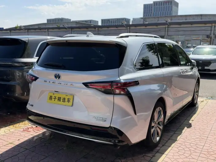Toyota Sienna 2023 Model Facelift Hybrid 2.5L Platinum edition – фото 2