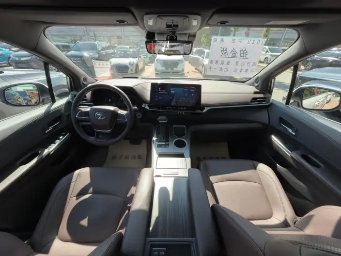 Toyota Sienna 2023 Model Facelift Hybrid 2.5L Platinum edition – фото 5