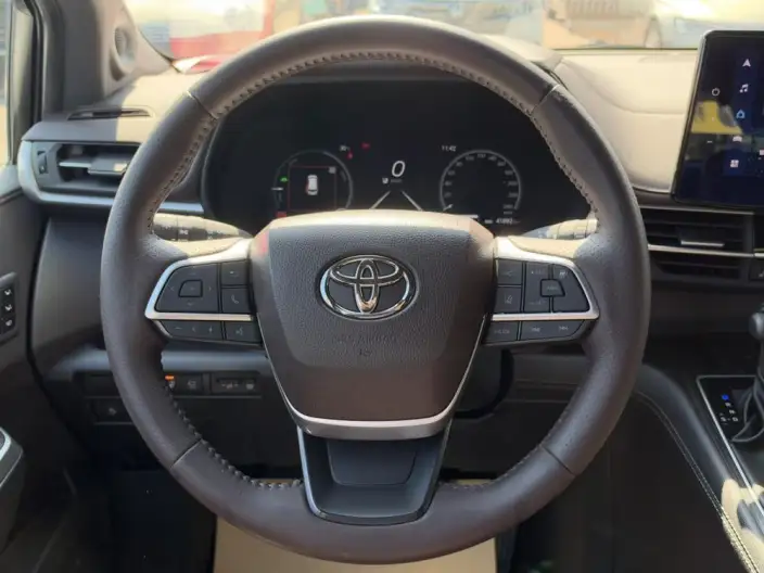 Toyota Sienna 2023 Model Facelift Hybrid 2.5L Platinum edition – фото 8