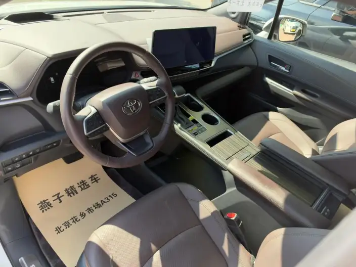 Toyota Sienna 2023 Model Facelift Hybrid 2.5L Platinum edition – фото 9
