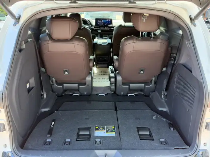 Toyota Sienna 2023 Model Facelift Hybrid 2.5L Platinum edition – фото 11