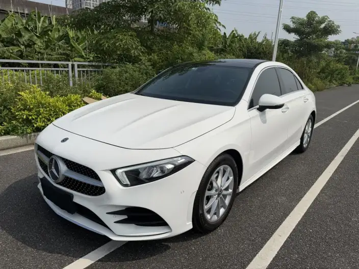 Mercedes-Benz A-class 2020 Model A 200 L Sports sedan – фото 1